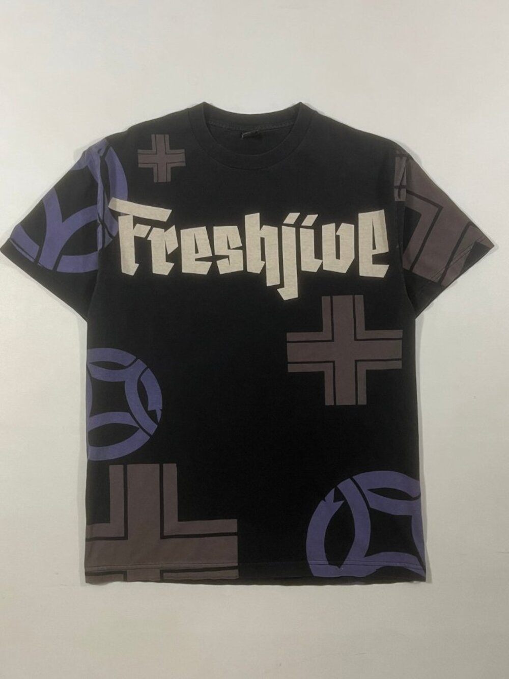 Vintage Y2K Freshjive Black Gothic Spellout All Over Print Streetwear Tee L